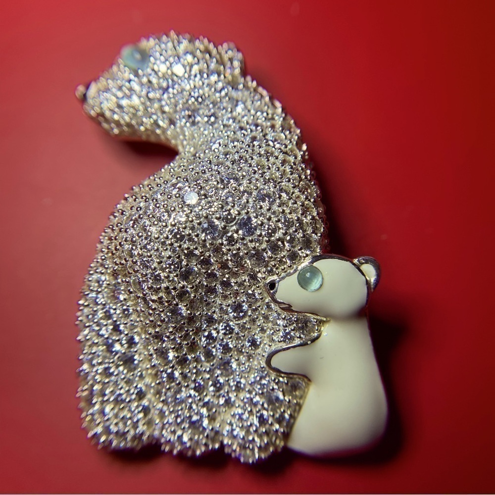 Talbots 2018 Collectibles Mamma and Baby Bear brooch in original box edition.